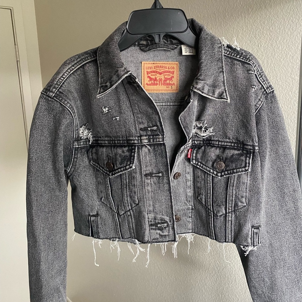 Levi’s cropped denim jacket